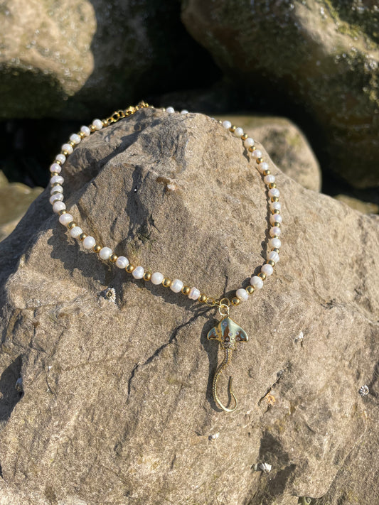 Collier pendentif « Manta » - Perles d'eau douce & pendentif plaqué or 18K