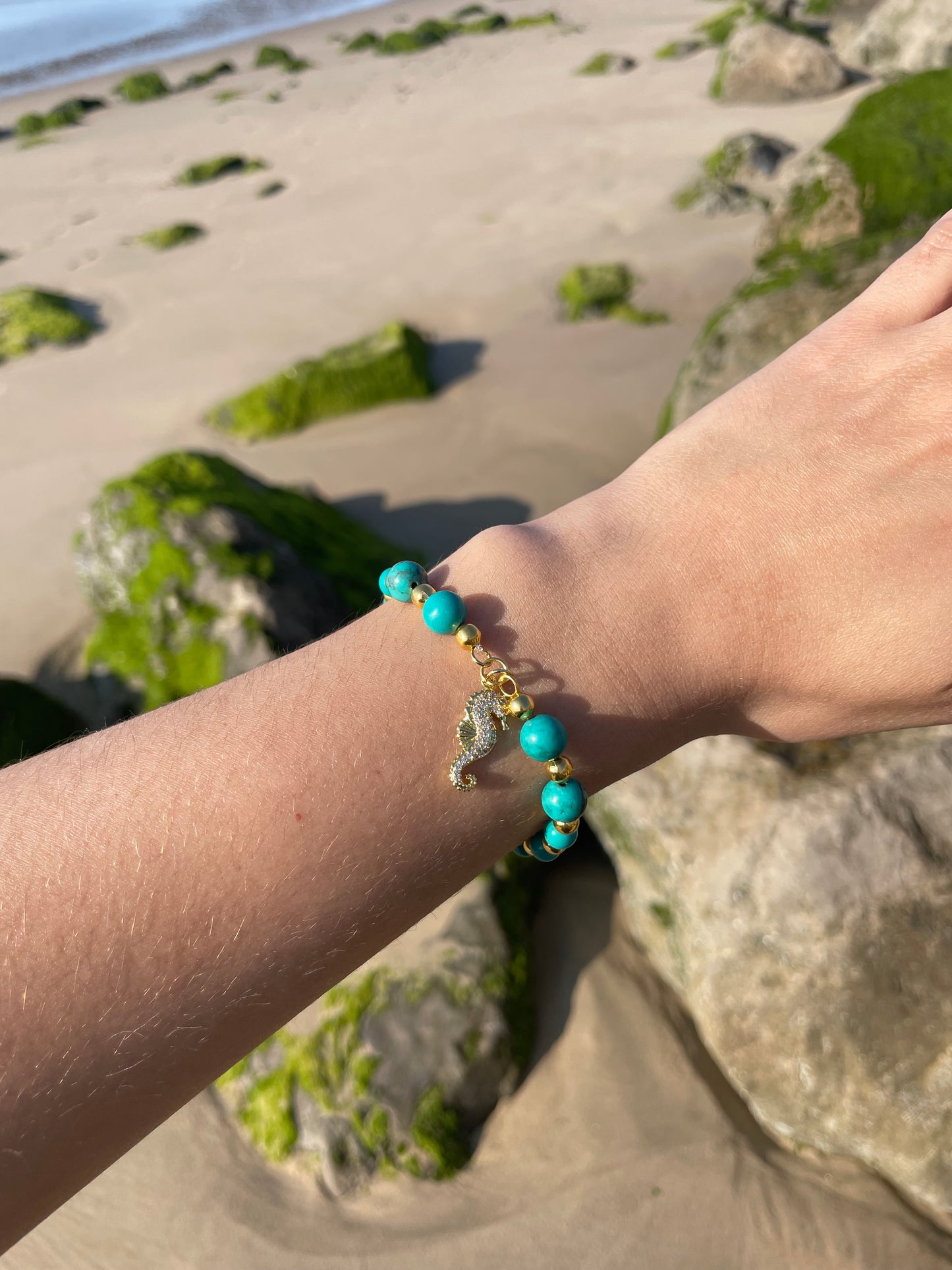 Bracelet "Hippalea" - Turquoise de Chine & hippocampe doré