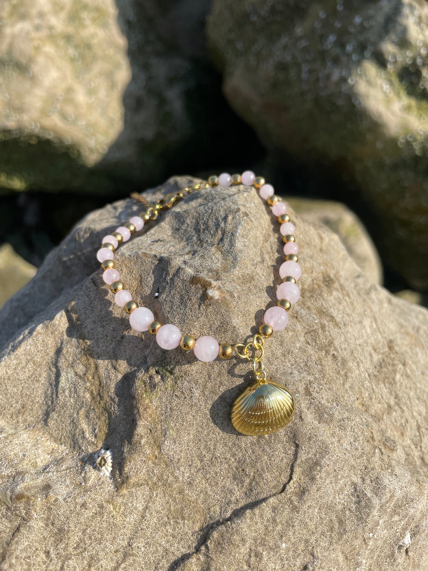 Bracelet "Luria Rosa" - Quartz rose & coquillage doré