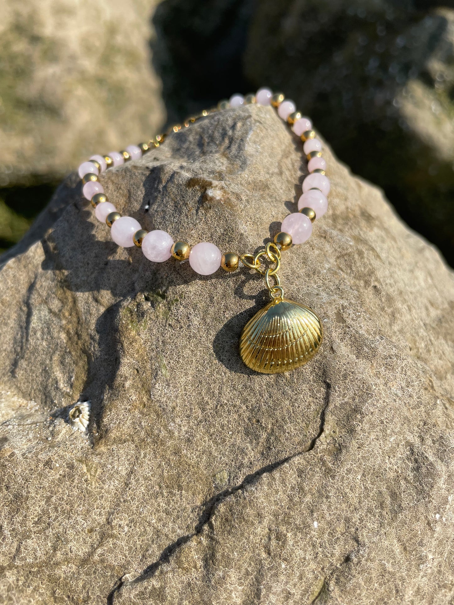 Bracelet "Luria Rosa" - Quartz rose & coquillage doré
